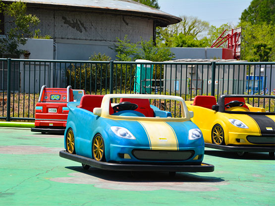 停止中のゴーカート