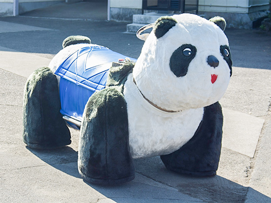 停止中の乗り物パンダ